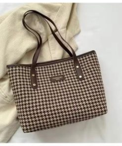 Grameen check tote bag (3)